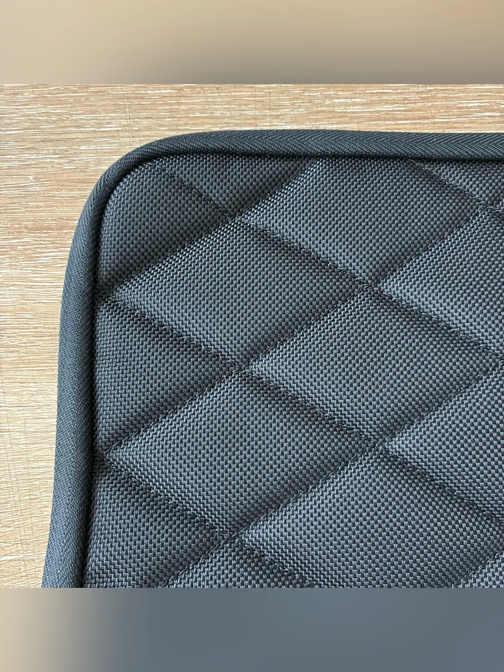 Timbuk2 Quilted Padded Laptop Sleeve Case Black Size Small Zip EUC
